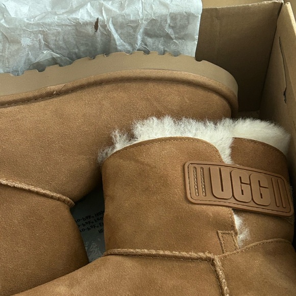 Brand new Ugg Boots, never worn. - Picture 3 of 5